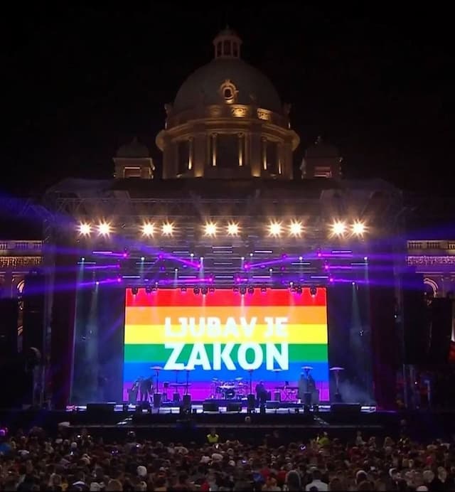 Marija Šerifović ispred Skupštine uputila podršku LGBT osobama: Ljubav je zakon!